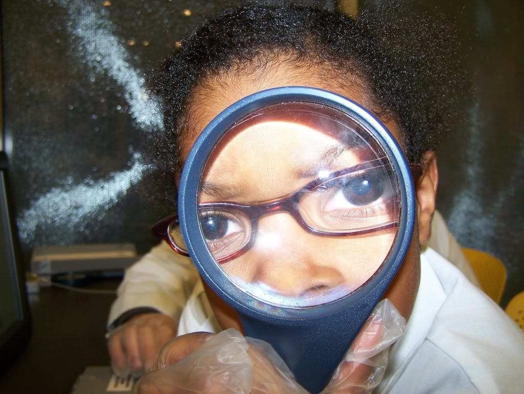 magnifing glass photo: Laney magnifing glass Laneymagnifingglass.jpg